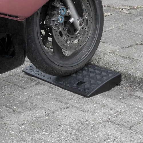 Kép 6/7 - Járdaszegély rámpa 70mm fekete 2 db-os készlet