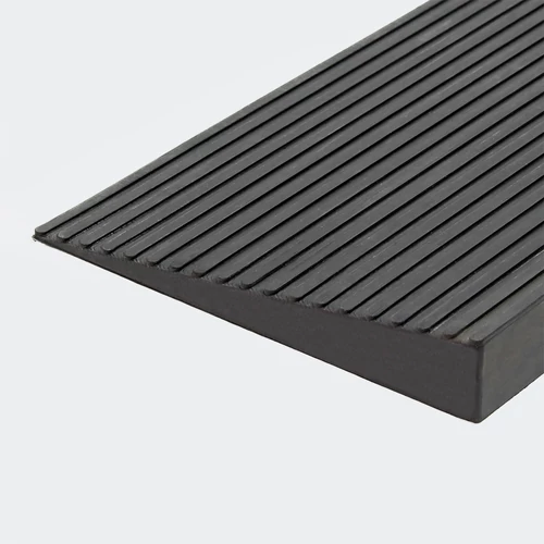 Kép 5/6 - Ajtó küszöb rámpa 15x140x900mm, csúszásmentes felület, tömör gumi