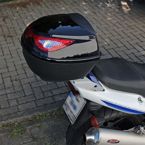 Kép 8/11 - Motor hátsó box, sisaktartó doboz ezüst